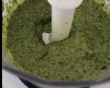 A picture of step 1 of Arugula sauce pasta.