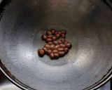 A picture of step 2 of Kande pohe.