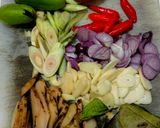 Foto langkah ke 3 dari resep Garang Asem Ayam.