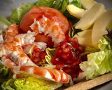 Foto del paso 3 de la receta: Ensalada con langostinos, manzana y granada