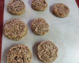 Foto del paso 2 de la receta: Alfajores de avena y coco con membrillo