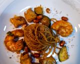 Foto del paso 8 de la receta: Spaguetini, langostinos y sepia con cacahuetes
