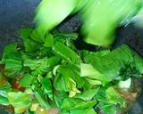 Foto langkah ke 7 dari resep Tumis Pakcoy Siram Tahu Sosis Ayam.