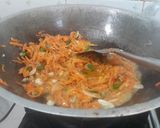 Foto langkah ke 3 dari resep Tumis Pedas Bihun Wortel.