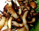 A picture of step 5 of My Peppered Rump Steak with chilli flavoured Mushroom + Onion 🥰.