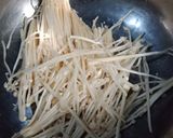 Foto langkah ke 1 dari resep Enoki Goreng.