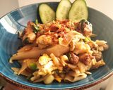 Foto langkah ke 7 dari resep Kwetiaw Goreng Babi (a la warung bakmie).
