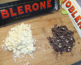 Foto del paso 4 de la receta: Bizcocho con relleno de crema de semillas de amapolas y chocolate Toblerone