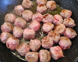 Foto del paso 1 de la receta: Albóndigas con salsa de seis verduras