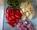 Foto langkah ke 1 dari resep Garang asem ayam kampung bungkus daun.