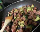 Foto del paso 1 de la receta: Bocata de carne y calabacín con cremoso de lactonesa y queso havarti