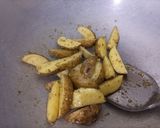 Foto langkah ke 2 dari resep Baked Potato Wedges 🥔🥔🥔.