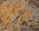 Foto del passaggio 5 della ricetta Pollo con ciliegini e scaglie