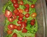 Foto del paso 1 de la receta: Ensalada de rúcula, crudo, queso y cherry