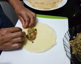 Foto langkah ke 6 dari resep Risol Lembut Isi Sayur Daging.