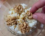 Foto del paso 3 de la receta: Postrecito de ricota o requesón con polen corbicular y miel de abejas 🐝🍯más nueces en solo un minuto