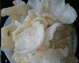 Foto langkah ke 9 dari resep Krupuk Nasi + Tomat.
