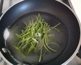 Foto del passaggio 1 della ricetta Medaglioni di Magatello in crosta di panko, con salsa di mirtilli e scorza di limone caramellata
