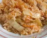 Hình bước làm 5 của món Cơm rang kimchi (món "dọn tủ" nhanh gọn)