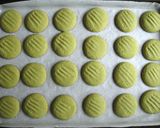 A picture of step 4 of Matcha Melting Moments.