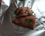 Foto del paso 2 de la receta: Salmón en papillote a las hierbas frescas