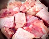 Hình bước làm 1 của món Gà Kho Gừng Với Nước Dừa Tươi, Húng Quế