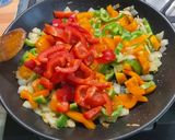 Une image de l'étape 11 de Tarte filo, oignon, chèvre et poivrons tricolores.