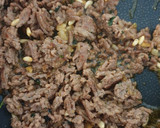 Foto del paso 3 de la receta: Bombas de patatas rellenas de carne con salsa brava