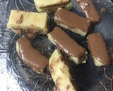 A picture of step 7 of Home made Pineapple and chocolate toffee.