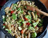 Pas rețetă Paste integrale cu broccoli, roșii și pui 2 fotografie