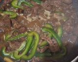 Foto langkah ke 5 dari resep Tumis daging sapi dan paprika.