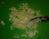 Foto del paso 2 de la receta: Pan saborizado con ajo en molde de cupcake