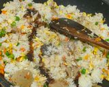 Foto langkah ke 3 dari resep Nasi Goreng Hongkong Teri Medan.