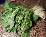 Foto del paso 1 de la receta Estofado de patatas baby con acelgas y pimientos