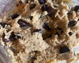 Une image de l'étape 3 de Cookies à la poudre d’amande et à la purée de pommes au chocolat noir.