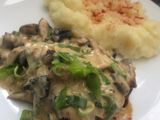 Carne al verdeo con champiñones y puré