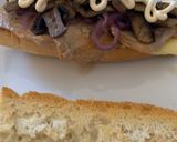 Foto del paso 6 de la receta Bocata de lomo adobado con champiñón y cebolla