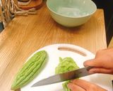 Hình bước làm 2 của món Khổ qua chà bông