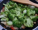 Foto langkah ke 7 dari resep Tumis Brokoli Sederhana.