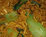 Foto langkah ke 6 dari resep Mie goreng pokcoy.