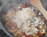 Foto del paso 1 de la receta: Pasta con seta shiitake y tomate seco
