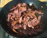 Une image de l'étape 13 de Tagliatelles de saucisses fumées aux carottes violettes et oignon rouge.