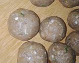 A picture of step 1 of Chicken kofta gravy.