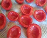 Foto del paso 1 de la receta: Tomates deshidratados en aceite de oliva con pimienta en granos y ajo