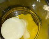 Hình bước làm 2 của món Cách làm Sốt Mayonaise từ Trứng Luộc