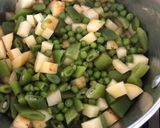A picture of step 1 of Green Goodness Soup.
