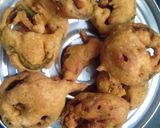 A picture of step 3 of Capsicum pakoda.