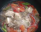 Foto langkah ke 4 dari resep Asem Asem Ayam Tanpa Kunyit.