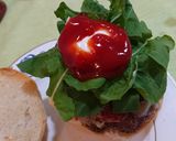 Foto do passo 8 de Hamburguer com rúcula, tomate seco e queijo gouda