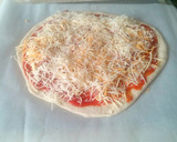 Foto del paso 5 de la receta: Pizza casera de lo que tengas en la nevera